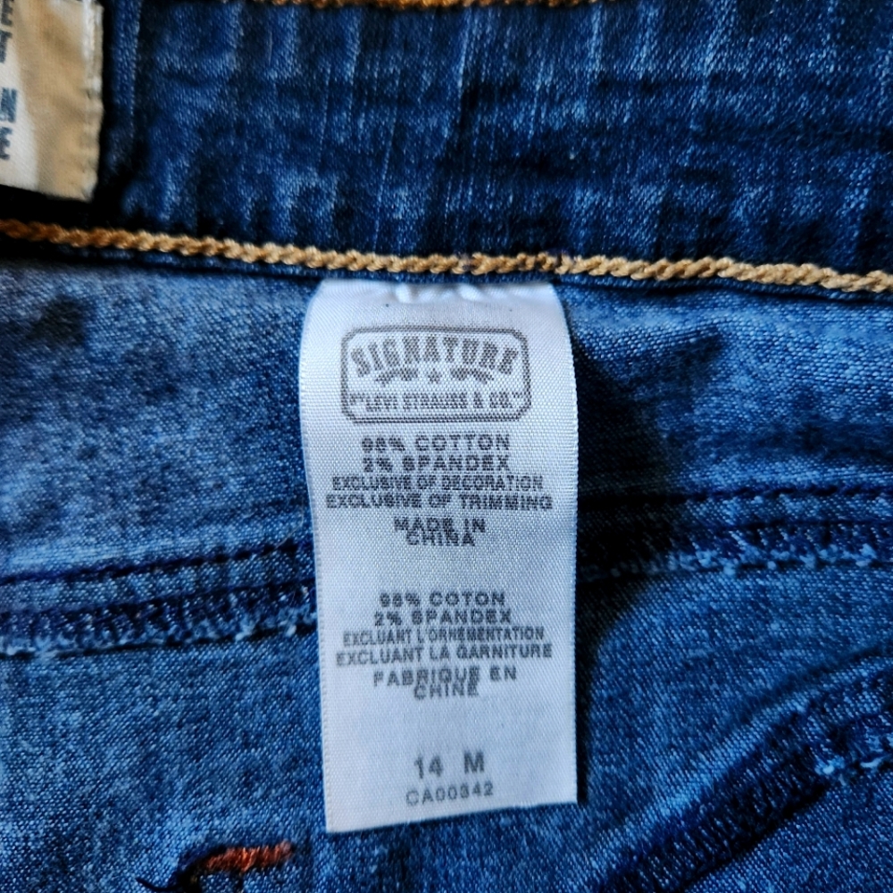 Signature Levi Mid Rise Boot Cut Jeans - Picture 5 of 9